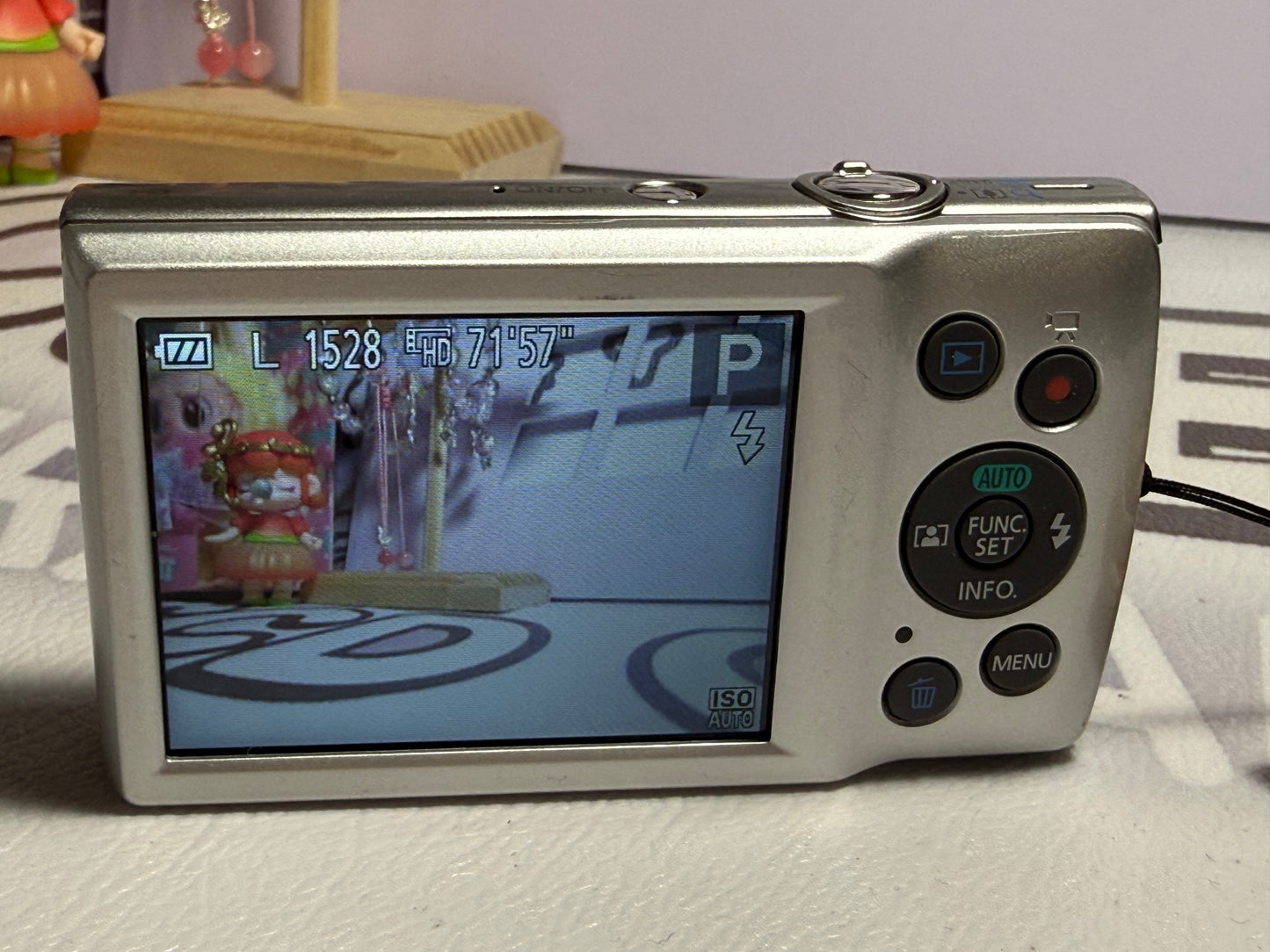 Canon PowerShot ELPH 180 20 MP 8x Zoom Digital Camera Silver