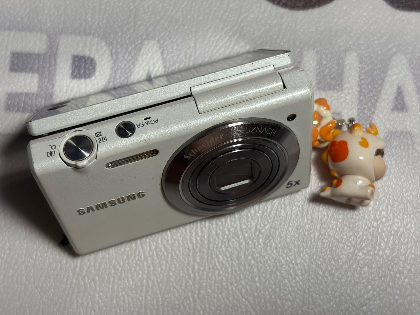 Samsung MV800 Flip-out 5x Zoom 16 Megapixels Touch English
