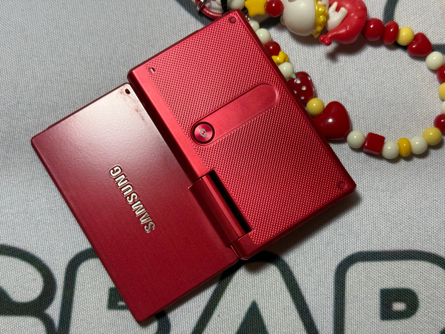 Samsung MV800 Flip-out 5x Zoom 16 Megapixels Touch English