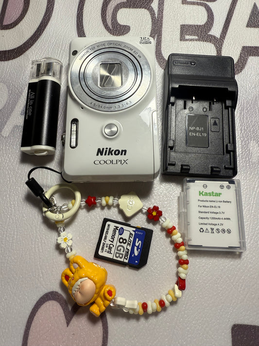 Nikon COOLPIX S6900 16.0MP Digital Camera - White