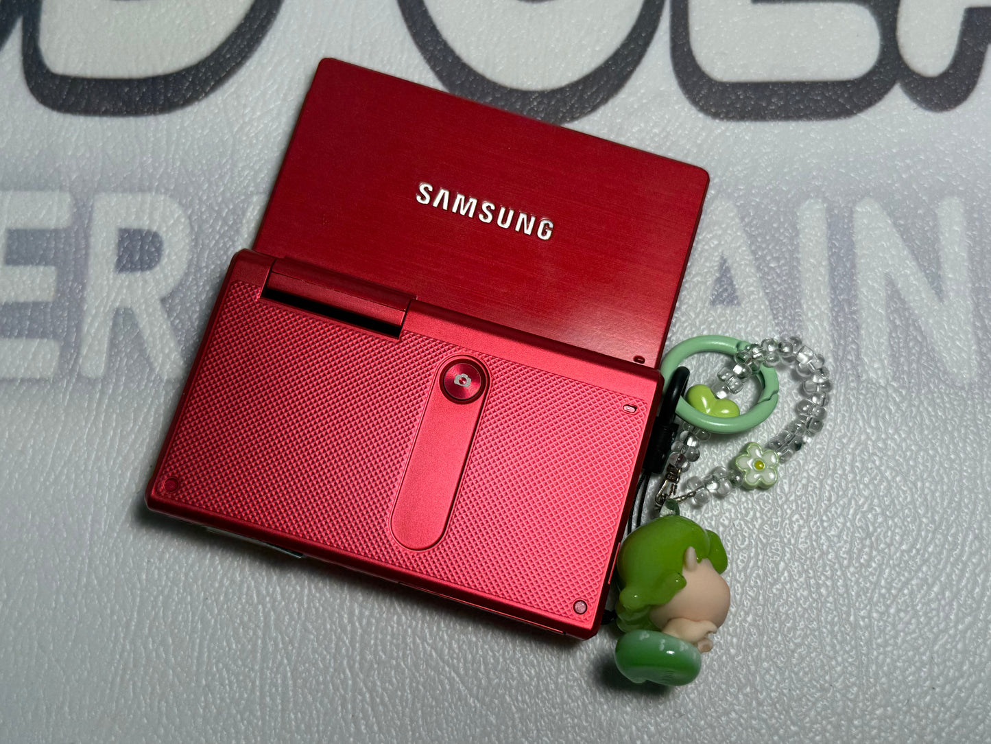 Samsung MV800 Flip-out 5x Zoom 16 Megapixels Touch English