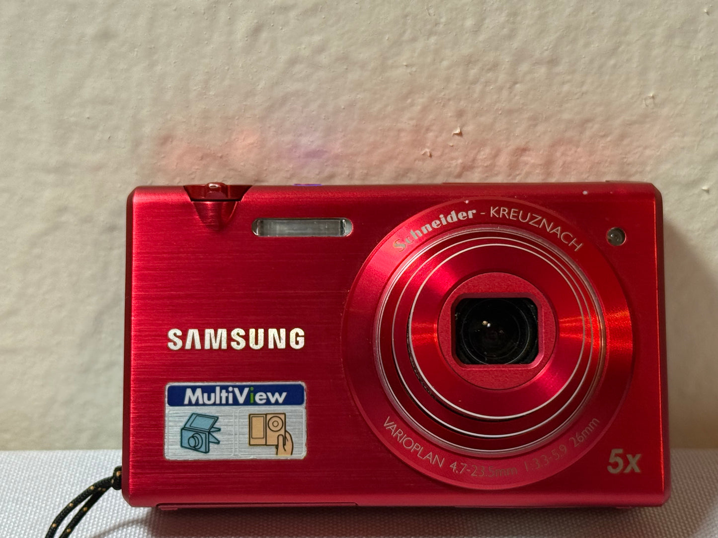 Samsung MV800 Flip-out 5x Zoom 16 Megapixels Touch English