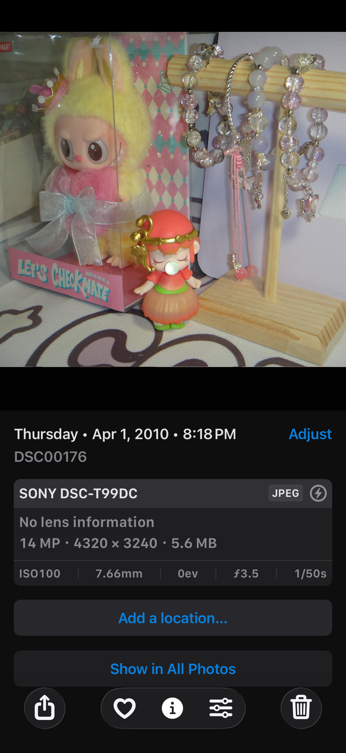 SONY Cyber Shot DSC-T99D 14.1MP Digital Camera