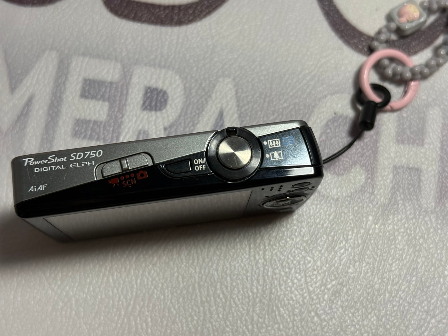 Canon PowerShot SD750 IS （IXUS75）10MP Digital Camera - Silver