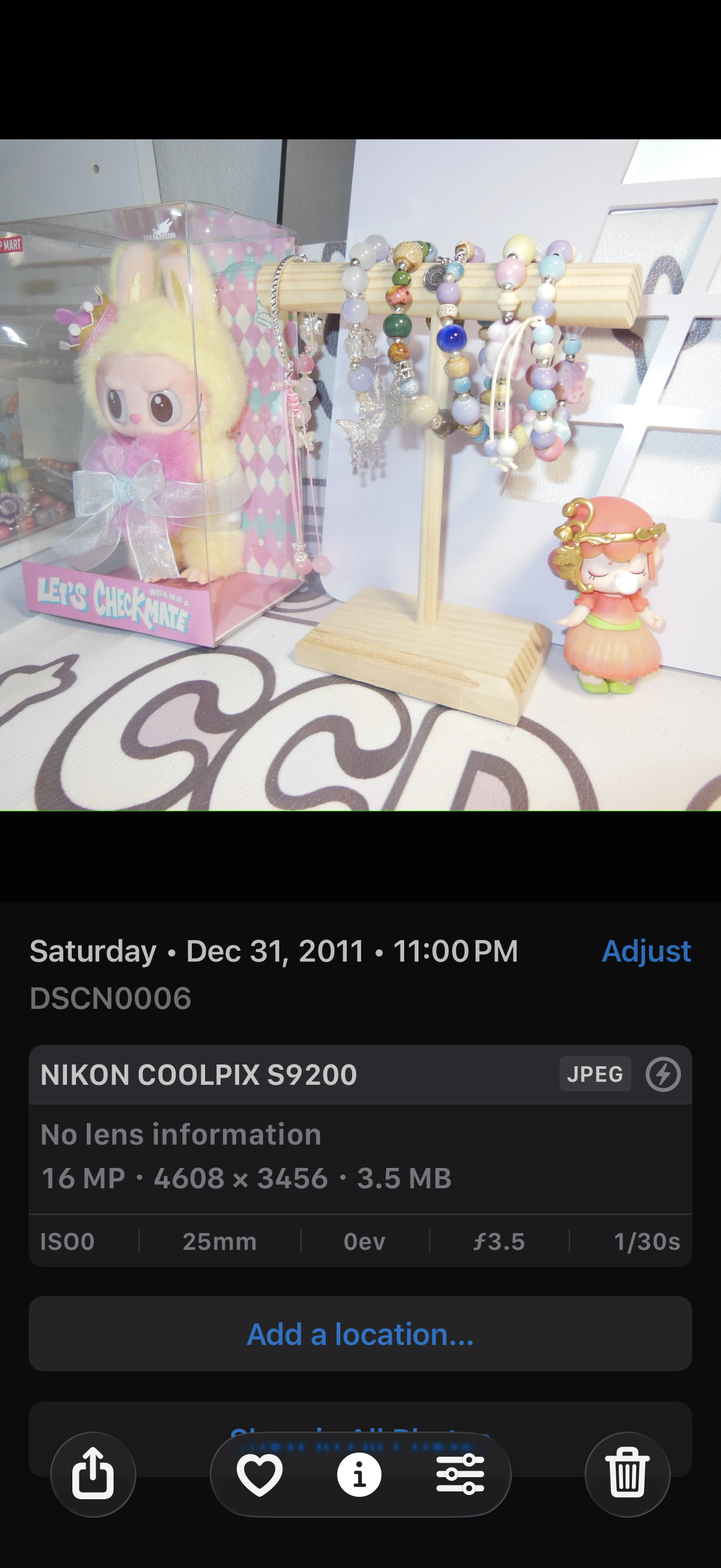 Nikon COOLPIX S9200 12.1MP 18x Optical Zoom Digital Camera