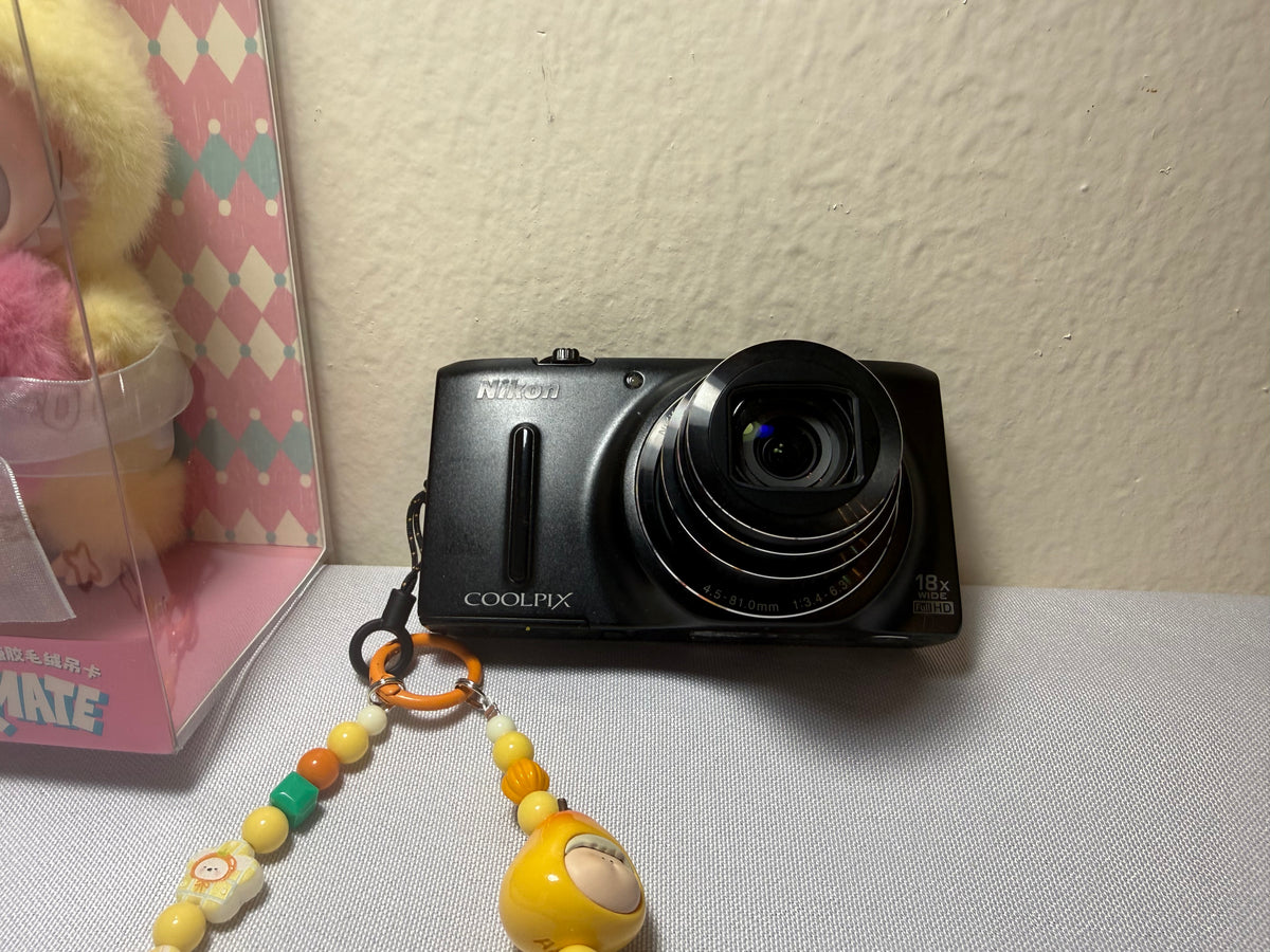 Nikon COOLPIX S9400 Digital Camera 18.1MP 18x Optical Zoom Black