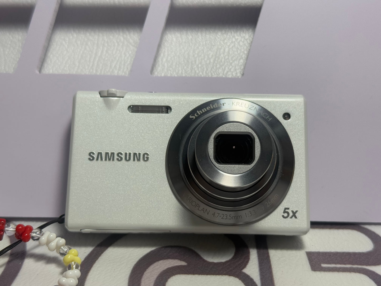 Samsung MV800 Flip-out 5x Zoom 16 Megapixels Touch English