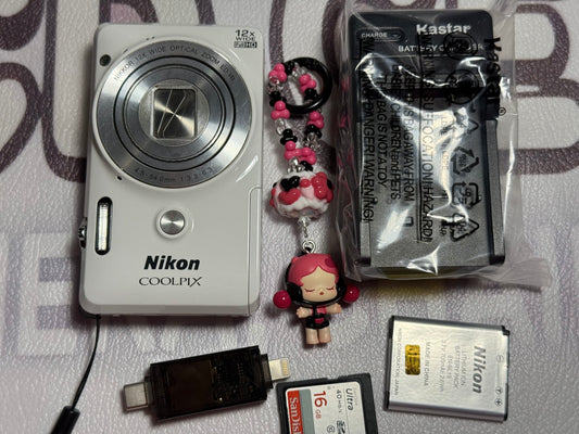 Nikon COOLPIX S6900 16.0MP Digital Camera - White