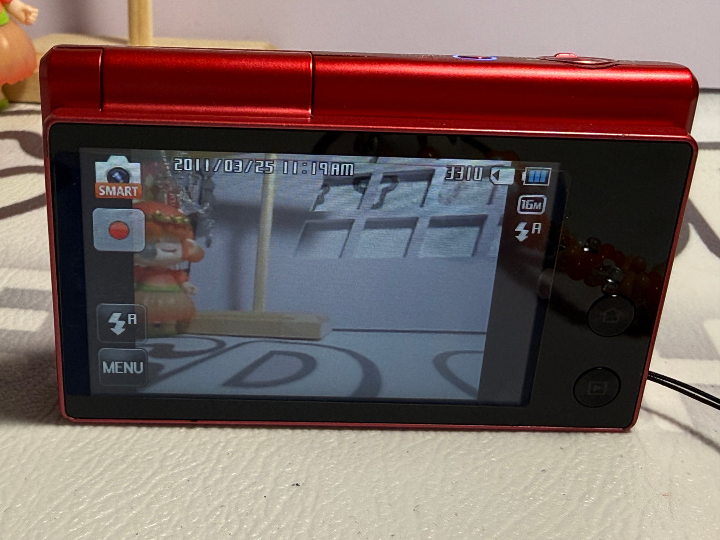 Samsung MV800 Flip-out 5x Zoom 16 Megapixels Touch English