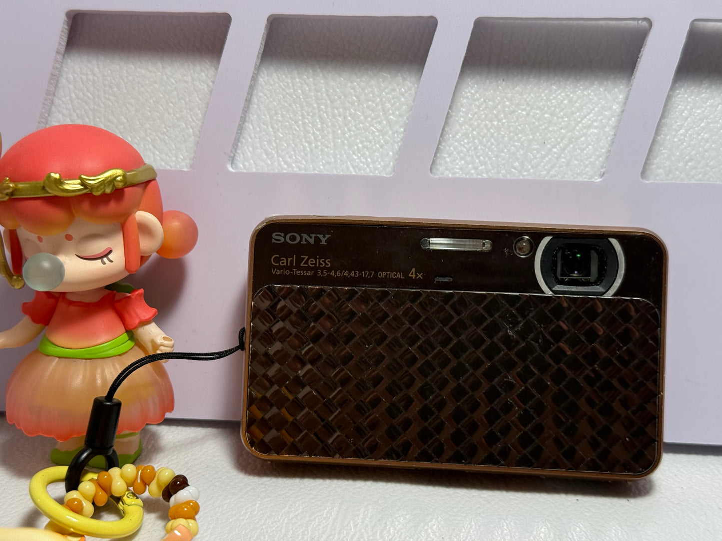 SONY Cyber Shot DSC-T99D 14.1MP Digital Camera