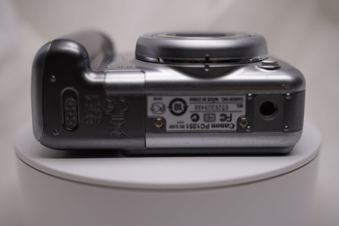 Canon Powershot A720 IS 8.0MP 6X Zoom Digital Camera - Silver