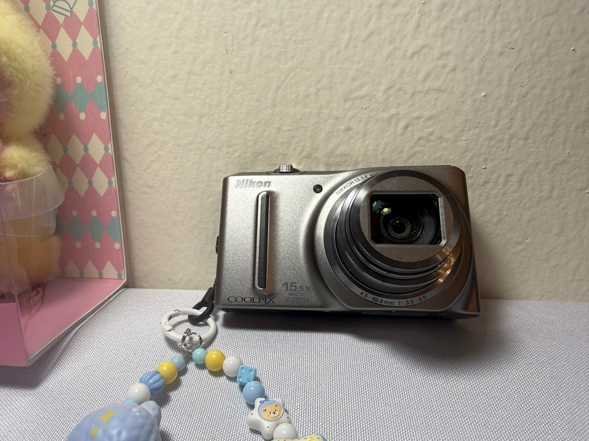 Nikon COOLPIX S9050 12.1 MP Digital Camera 15.5x Optical Zoom
