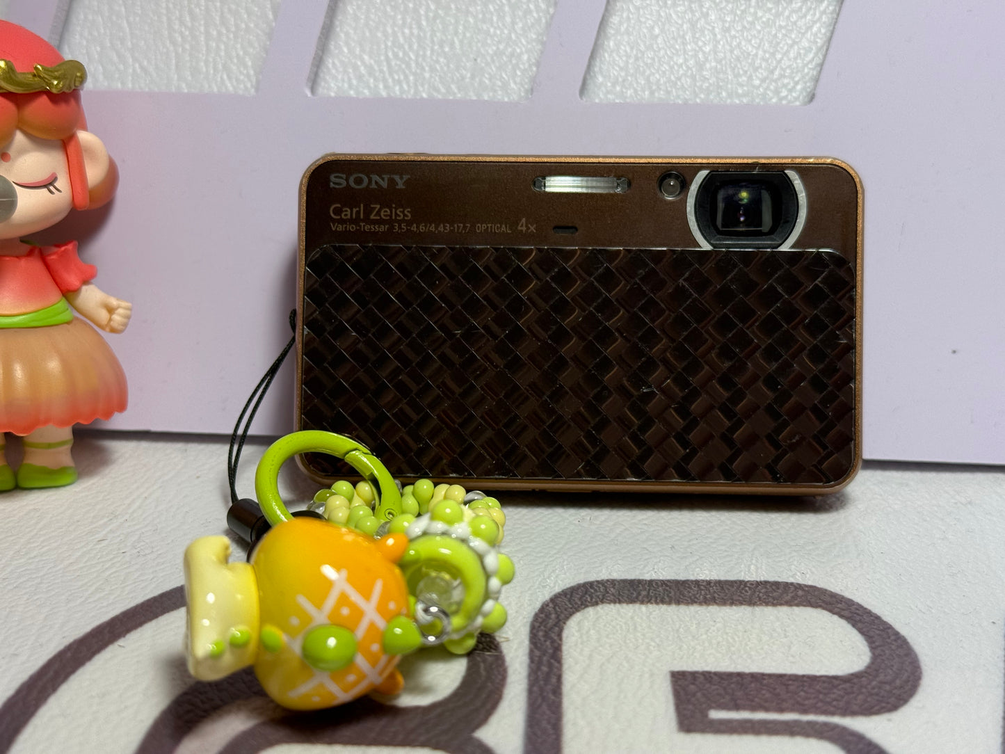 SONY Cyber Shot DSC-T99D 14.1MP Digital Camera