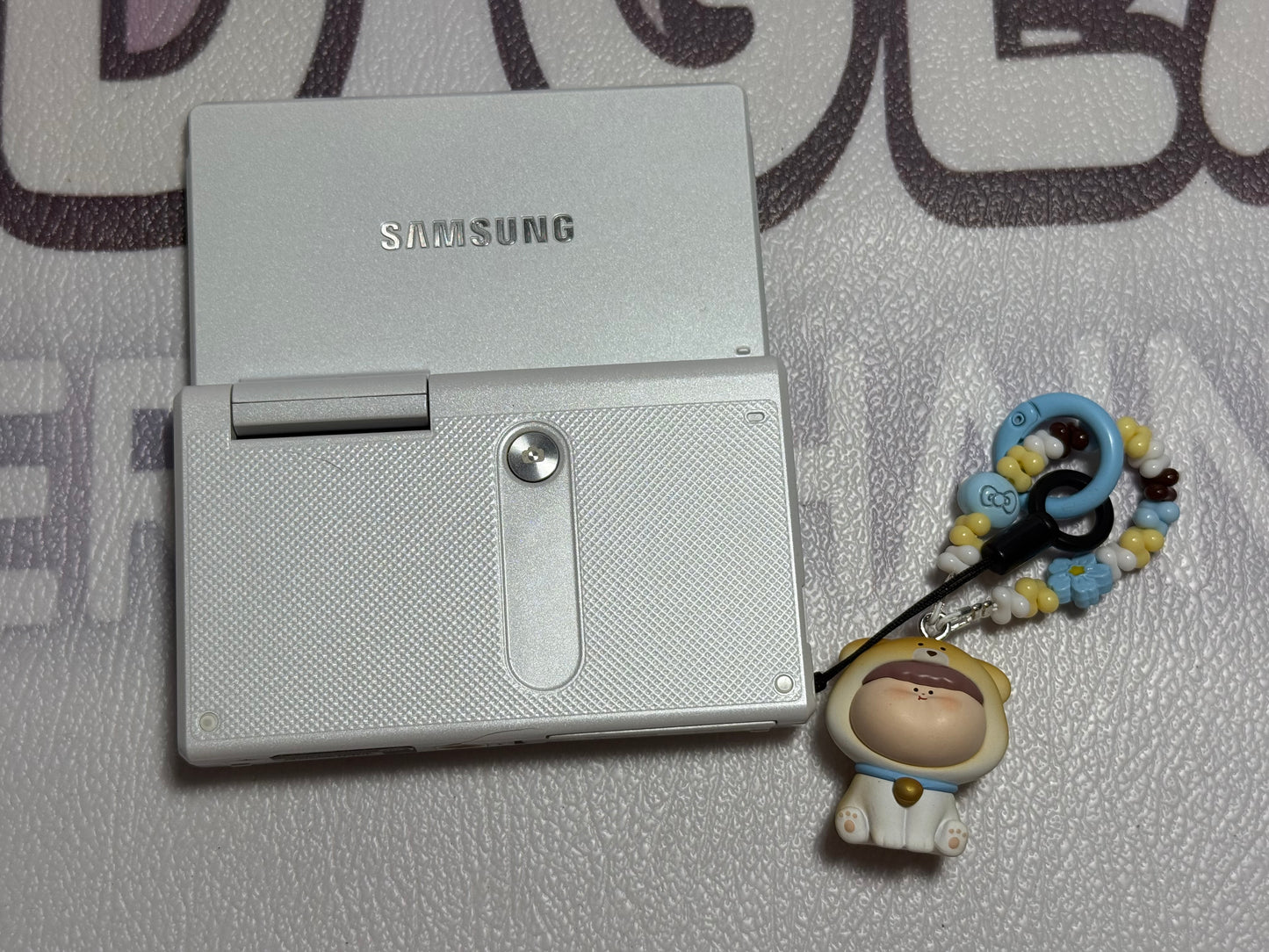 Samsung MV800 Flip-out 5x Zoom 16 Megapixels Touch English