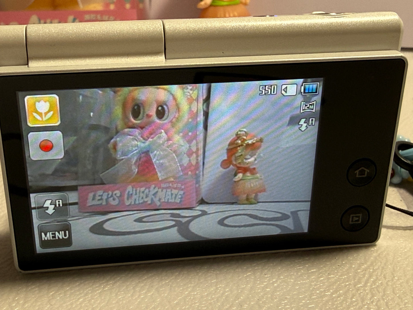 Samsung MV800 Flip-out 5x Zoom 16 Megapixels Touch English