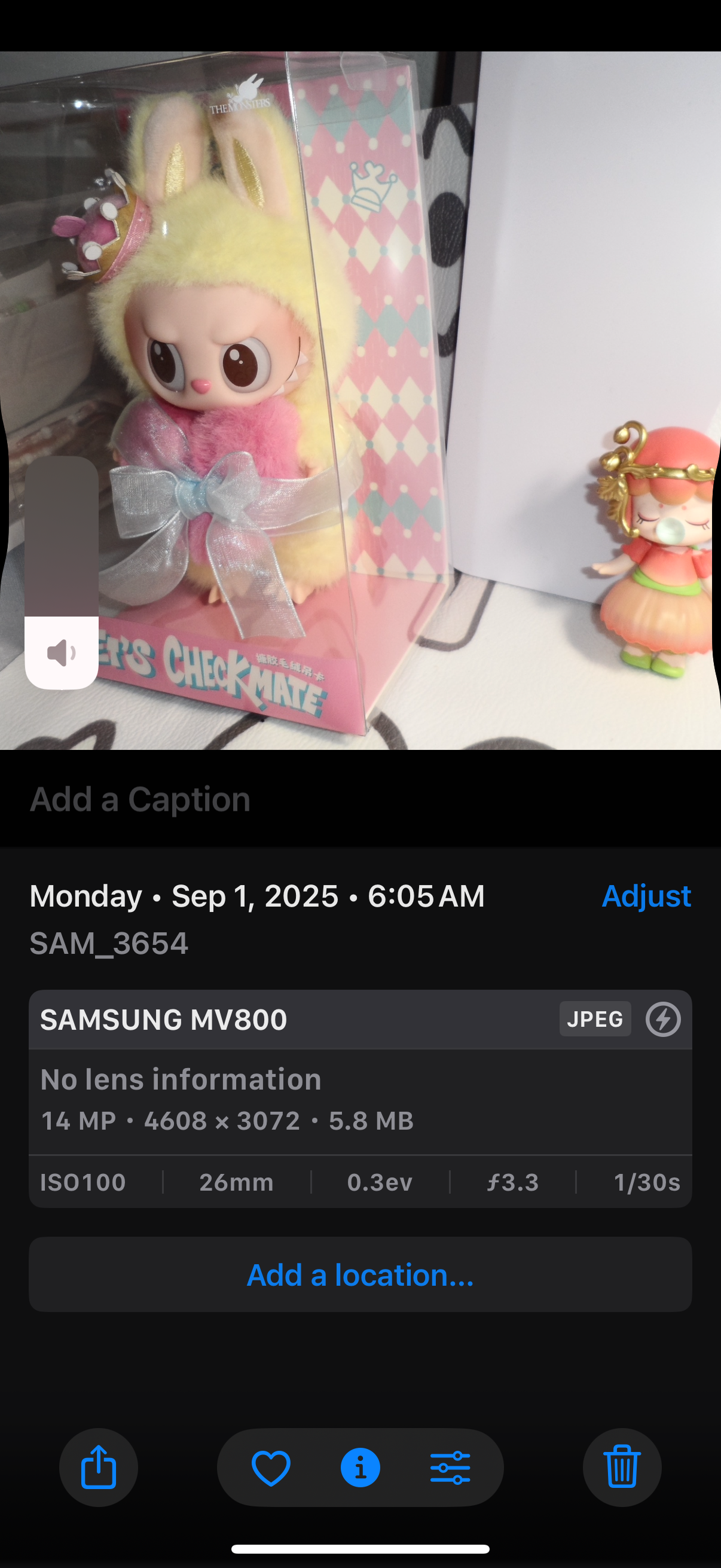 Samsung MV800 Flip-out Touch Screen Vlog Digital Camera 16.2 Megapixel