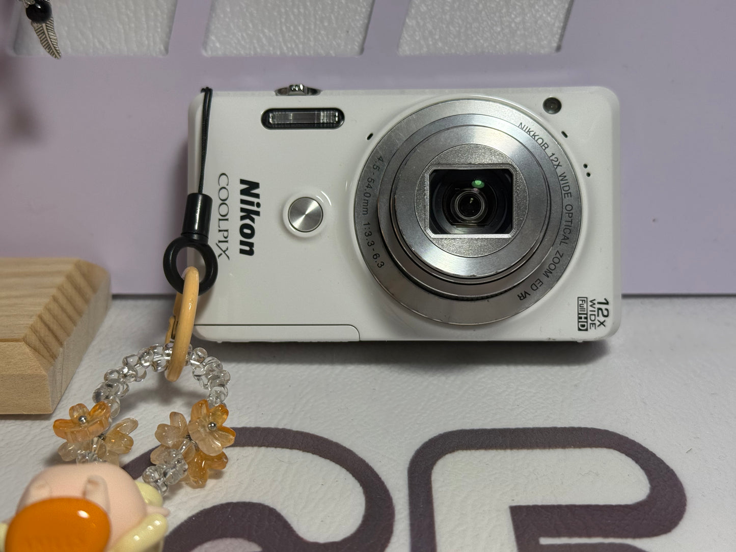 Nikon COOLPIX S6900 16.0MP Digital Camera - White