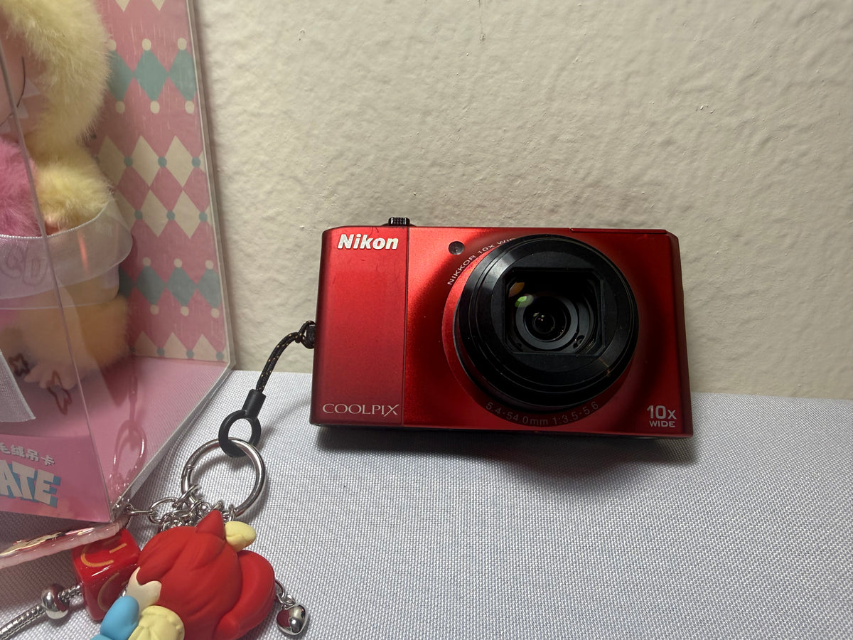 Nikon COOLPIX S8000 Digital Camera 14.2 MP 10x Optical Zoom