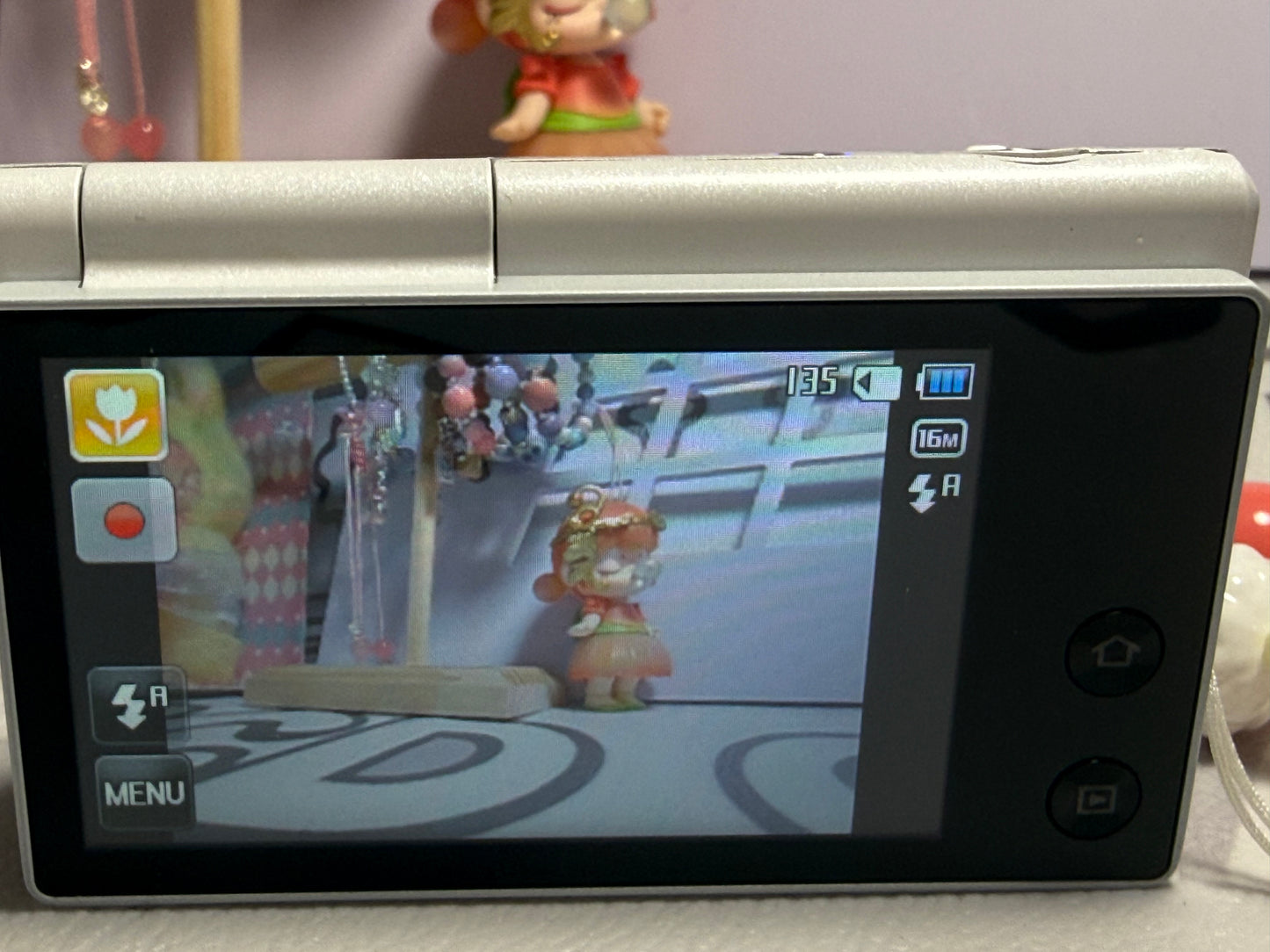 Samsung MV800 Flip-out 5x Zoom 16 Megapixels Touch English