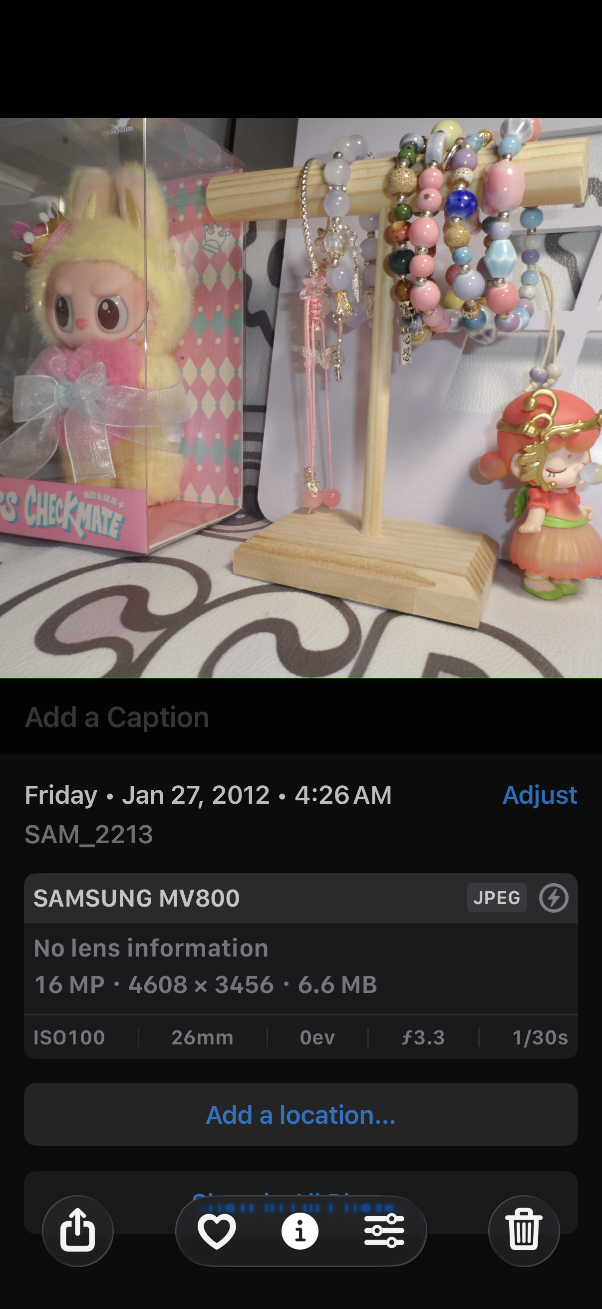 Samsung MV800 Flip-out 5x Zoom 16 Megapixels Touch English