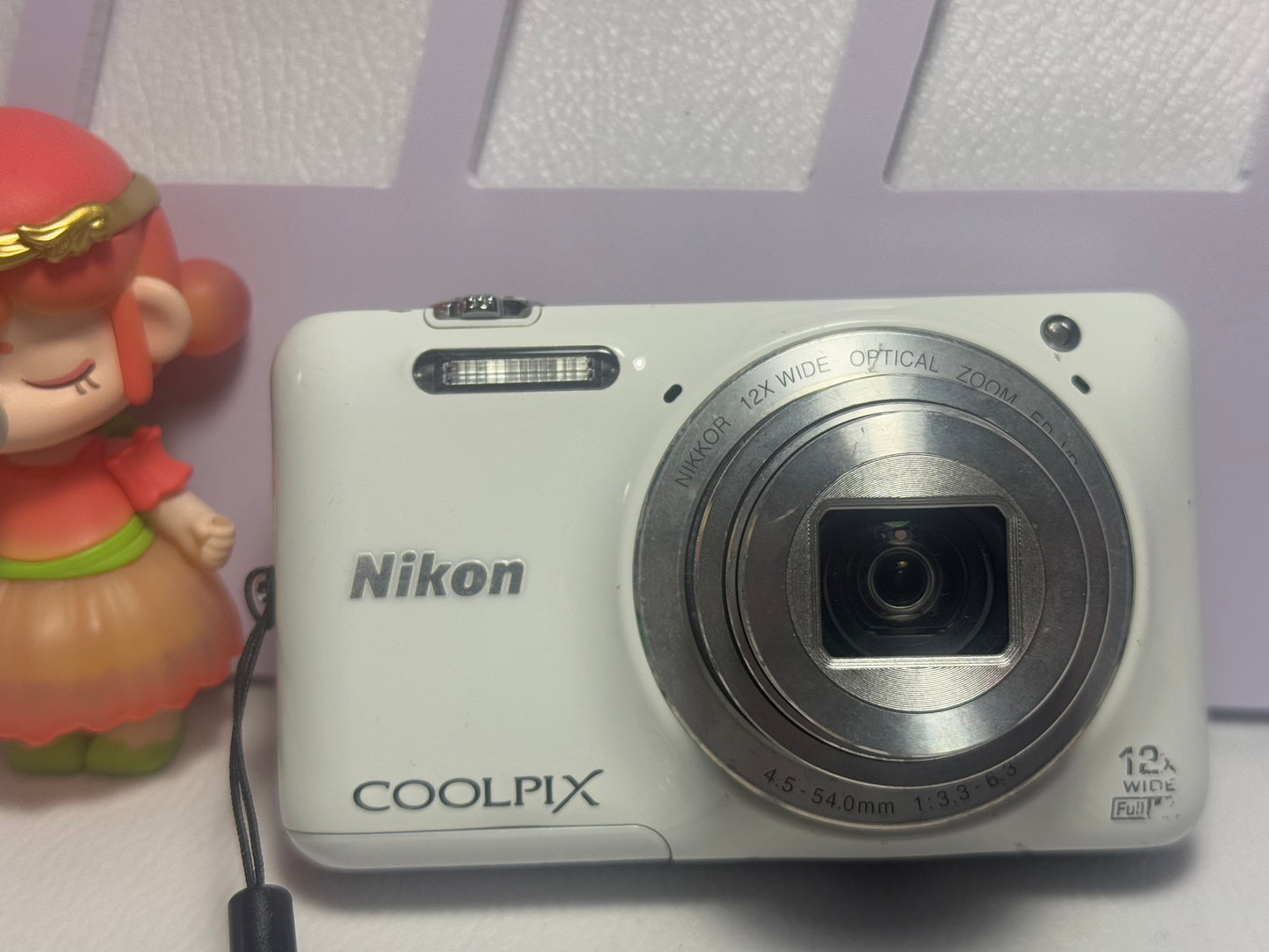 Nikon COOLPIX S6600 White 16.0MP Digital Camera
