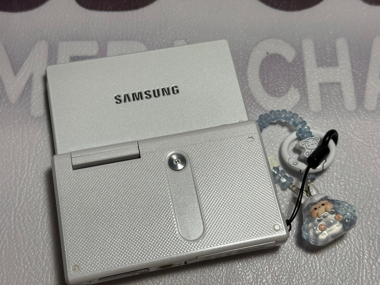 Samsung MV800 Flip-out 5x Zoom 16 Megapixels Touch English