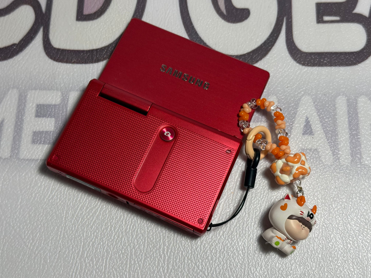 Samsung MV800 Flip-out 5x Zoom 16 Megapixels Touch English