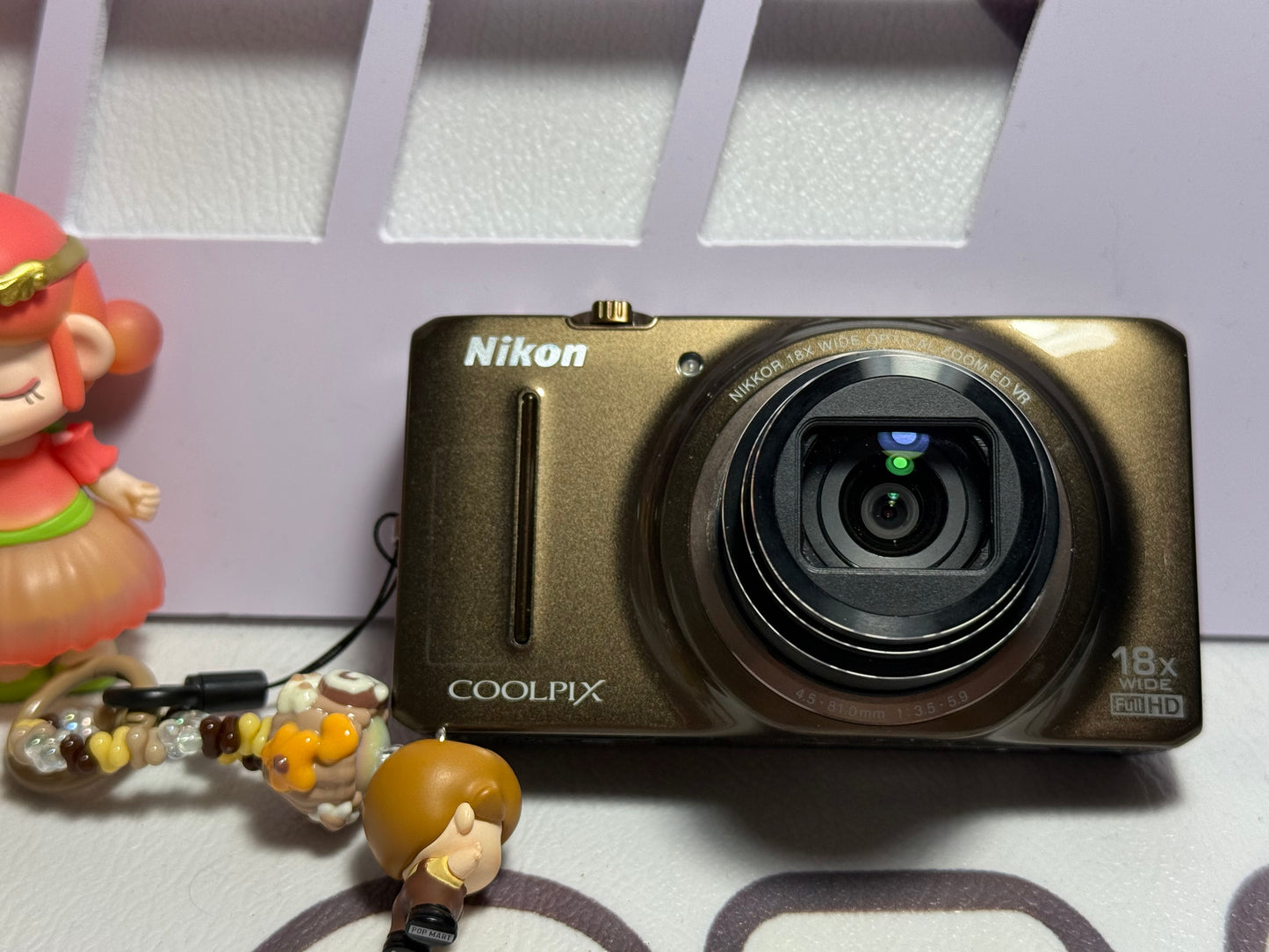 Nikon COOLPIX S9200 12.1MP 18x Optical Zoom Digital Camera